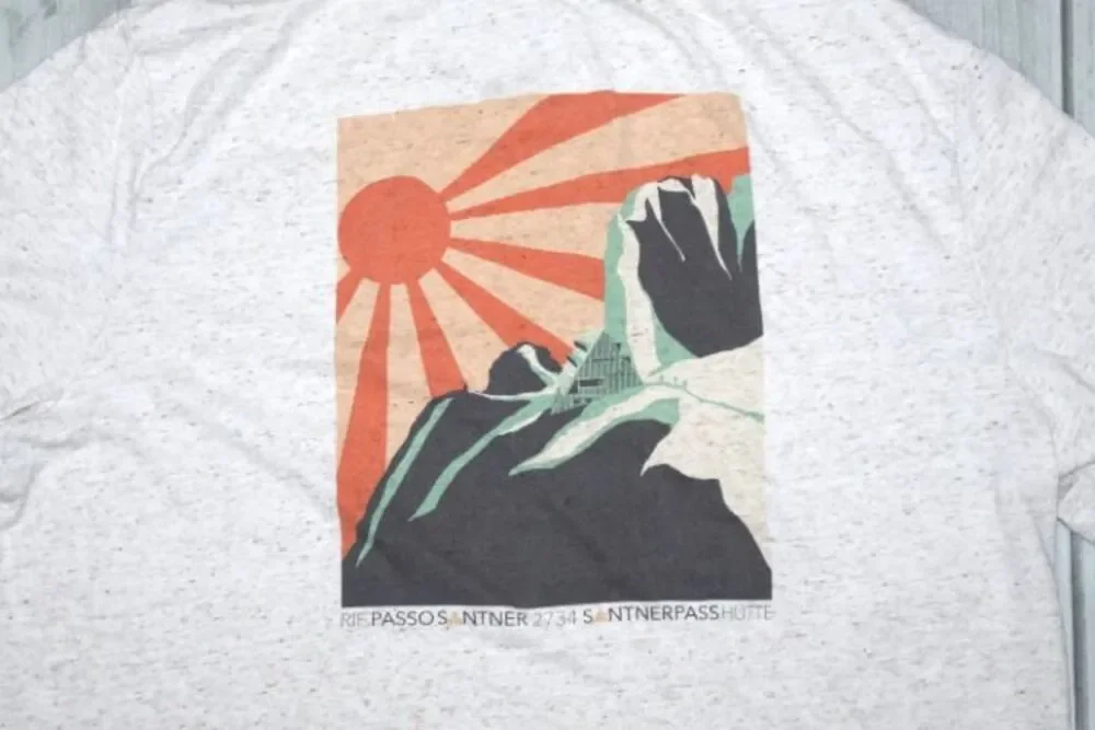 Santnerpasshütte Rifugio Passo Italian Dolomites Alps Men's Tshirt Sz L Beige